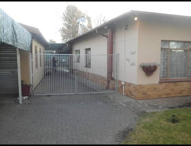 4 BEDROOM HOUSE FOR SALE IN PARK WEST